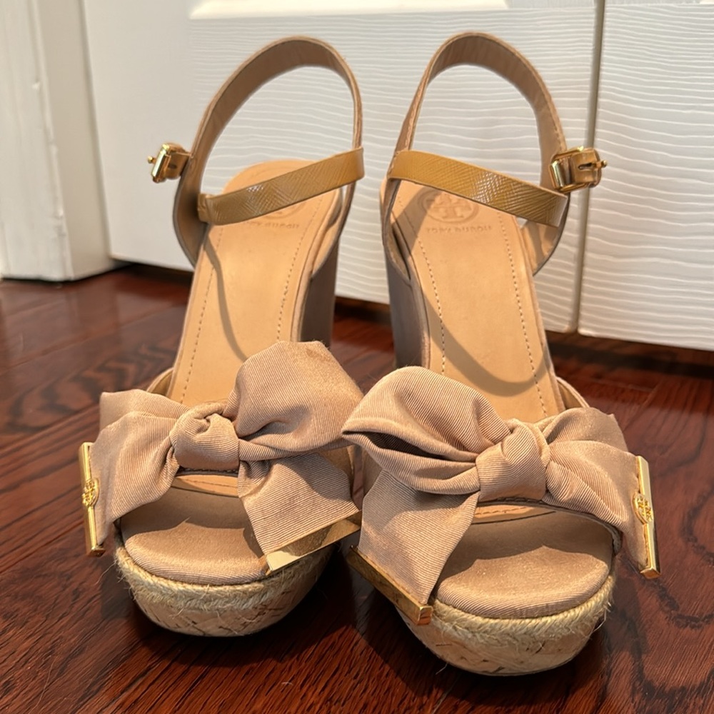 Tory Burch Wedges (Light Rose/Tan Color) Size 8.5 - Picture 4 of 12
